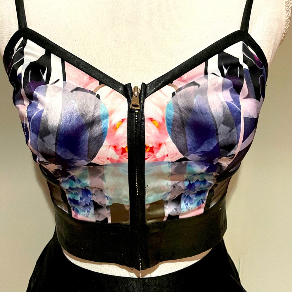 Printed trimmed crop top BEBE brand new with tags